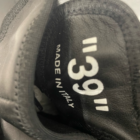 Off-White Moto wrapped sneaker - Picture 7 of 11